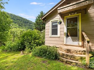 1041 Groundhog Rd, Canton, NC 28716