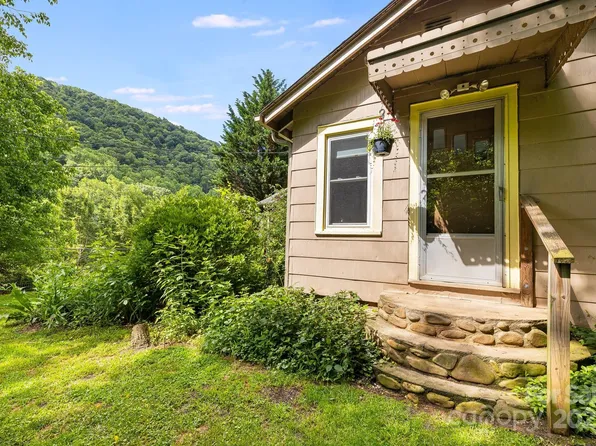 1041 Groundhog Rd, Canton, NC 28716