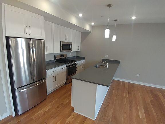 3rd image of 2333-47 Fairmount Ave #307