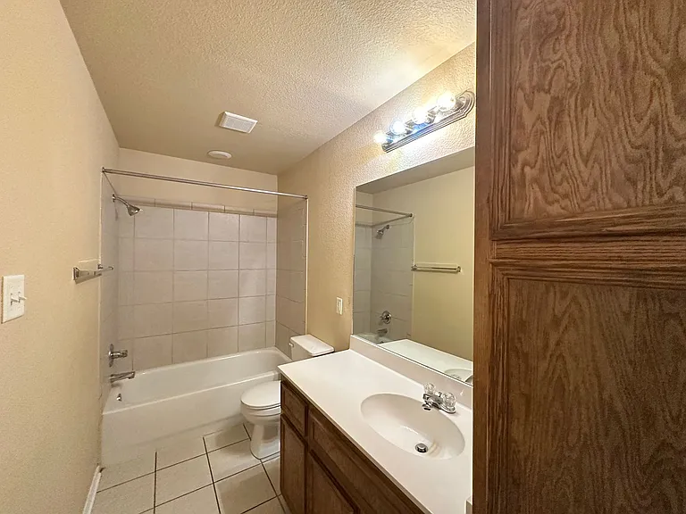 4304 Elms Run Cir — Photo 16
