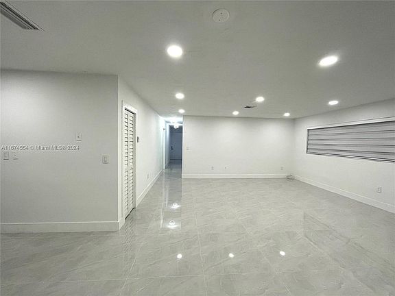 5th image of 860 SE 9th Ct #860