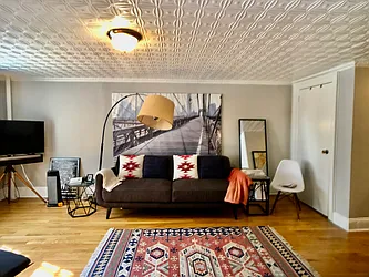 573 7th Street
