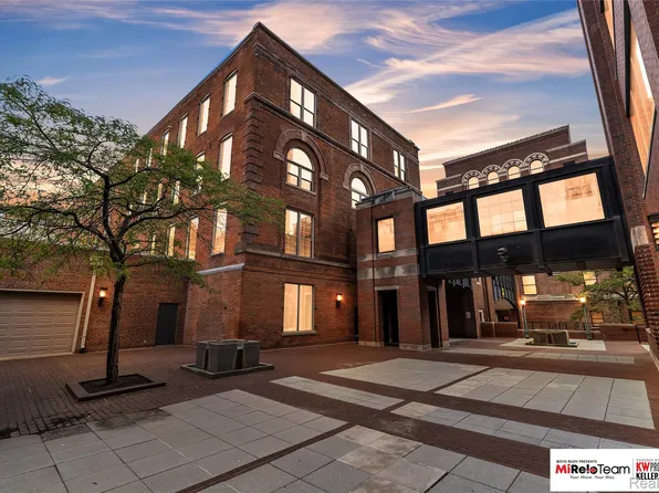 200 River Place Dr APT 31, Detroit, MI 48207