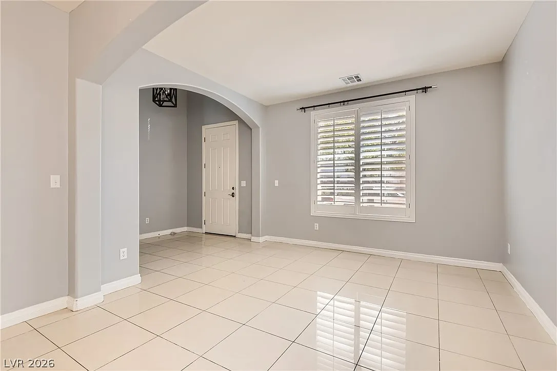3 bed, 2.5 bath, 2493 sqft, $2,655 — Photo 2