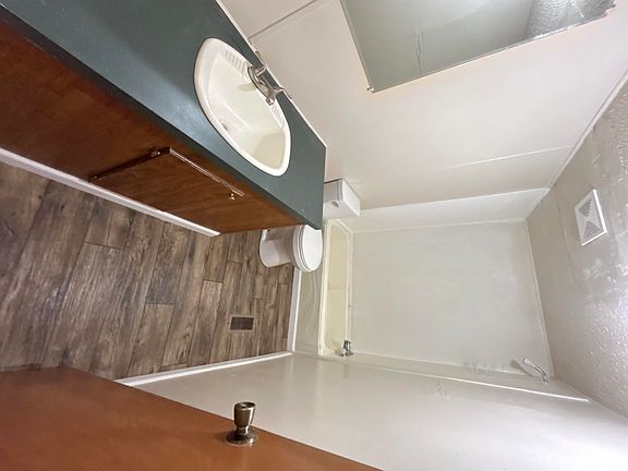 2nd image of 1400 N Illinois Ave #357