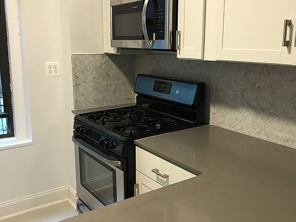 5th image of 3064 34th St APT 2F