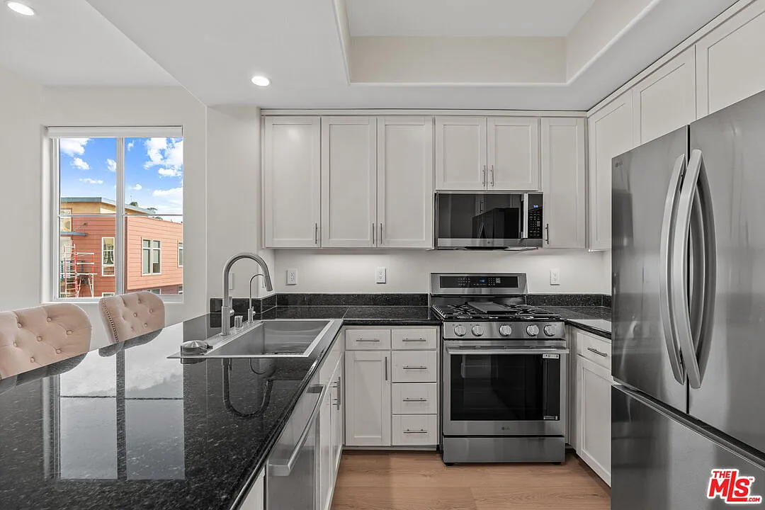 1 bed, 1.0 bath, 690 sqft, $3,100 — Photo 1