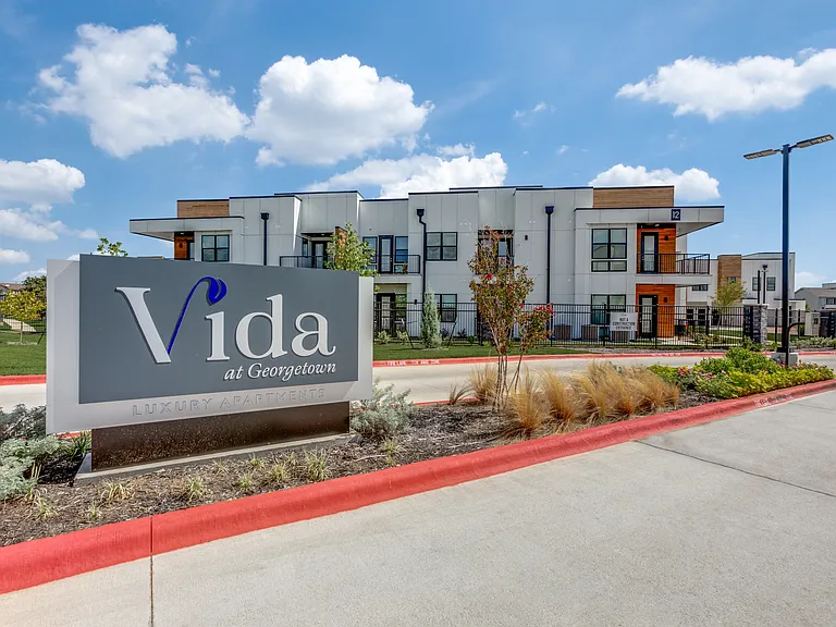 Vida at Georgetown — Photo 22