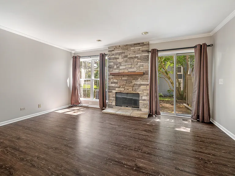 804 Spring Creek Ct — Photo 12