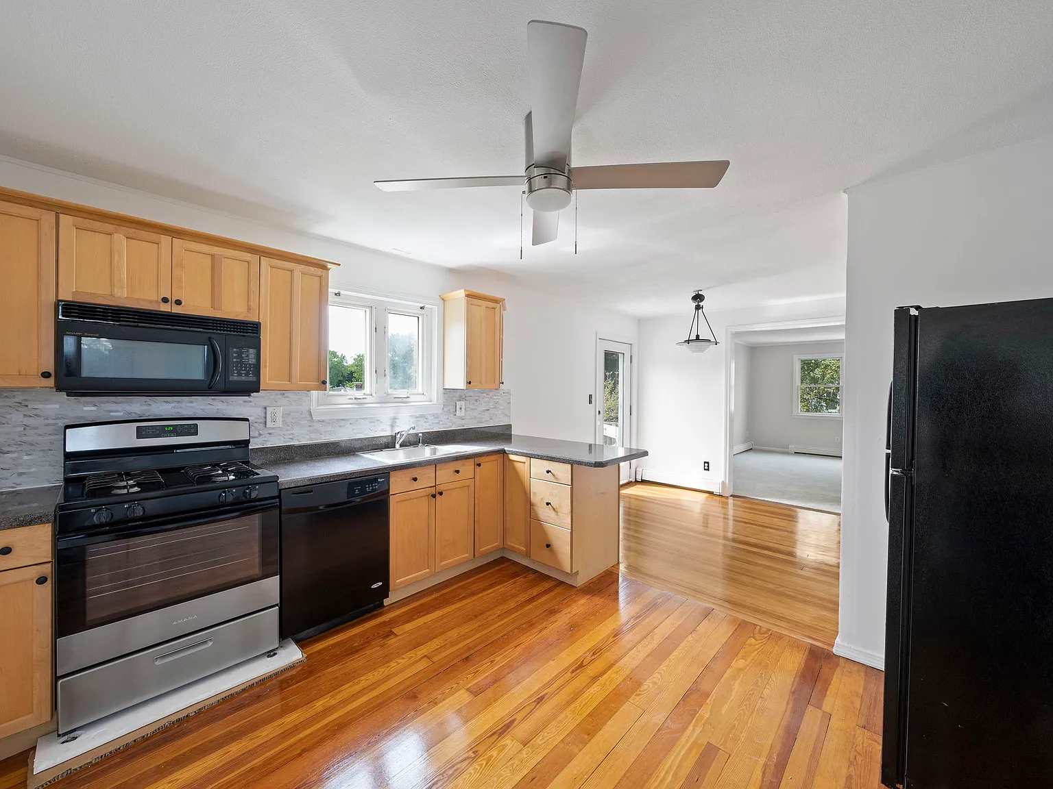 2 bed, 1100 sqft, $2,700 — Photo 4