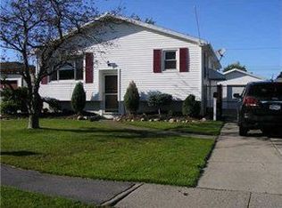 104 Sprucewood Dr, Cheektowaga, NY 14227