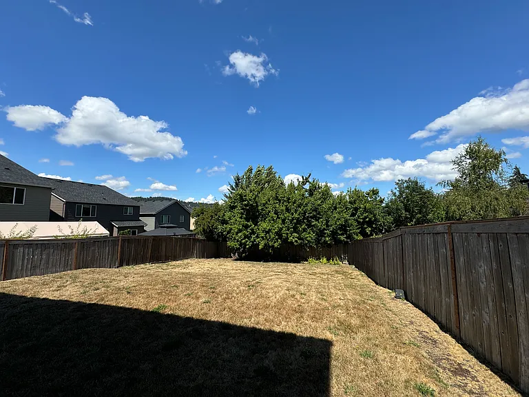17531 SE Pinnacles St — Photo 32