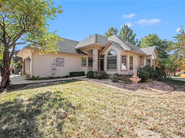 6114 N Kensington Ct, Gladstone, MO 64119