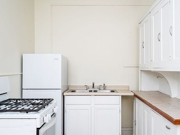 3rd image of 2310 Harriet Ave S #103