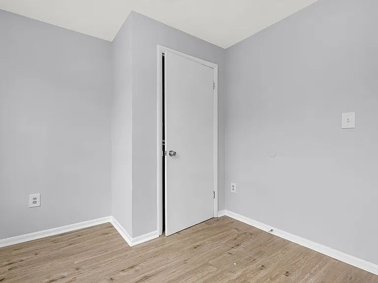 502 N Glover St — Photo 13