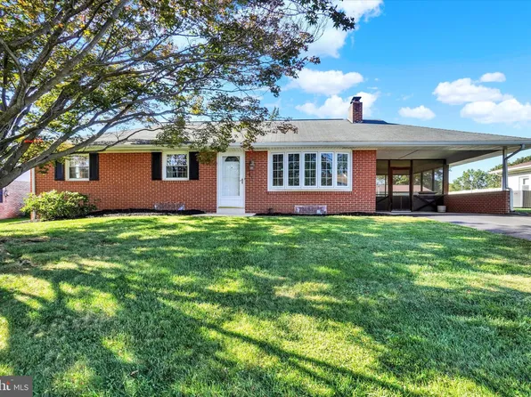 210 S 5th St, Mount Wolf, PA 17347