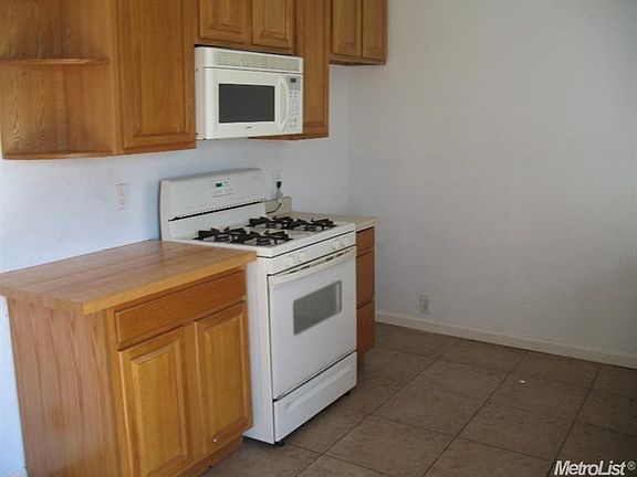 3rd image of 2520 Riverdale Ave