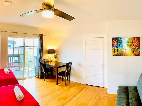 The 1st bedroom.