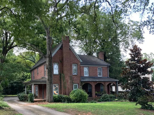 945 Henley Pl, Charlotte, NC 28207