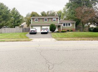 42 Winston Dr, Somerset, NJ 08873