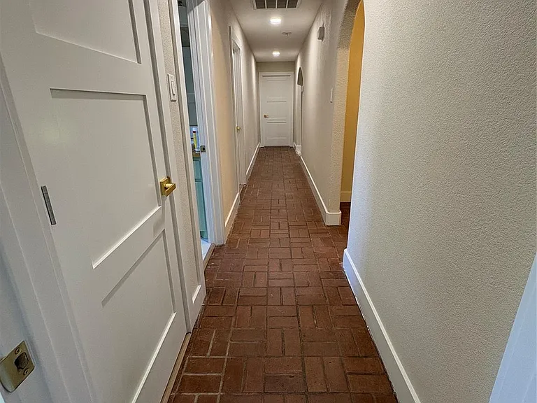 118 Clover St — Photo 19