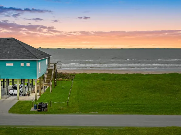 1117 Blue Water Dr, Crystal Beach, TX 77650
