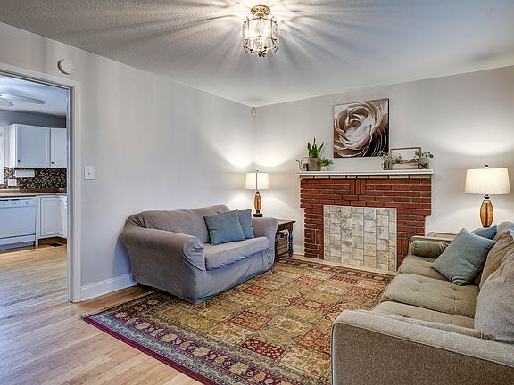 5th image of 3415 Greenwood Dr