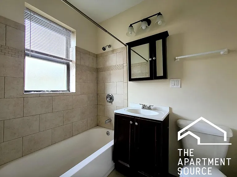 3722 N Pine Grove Ave #2 — Photo 12