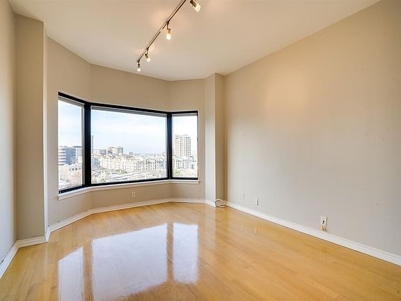 3rd image of 3030 McKinney Ave APT 906