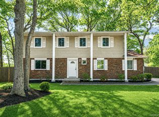 14 Basswood Lane, Farmingville, NY 11738