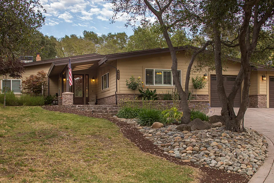 9465 Oak Leaf Way photo 1