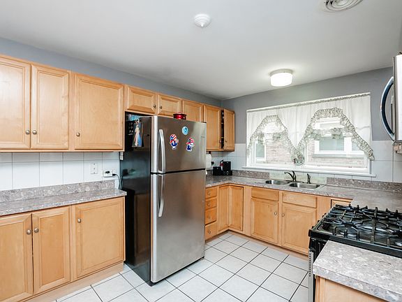 5th image of 2712 W Balmoral Ave APT 1E