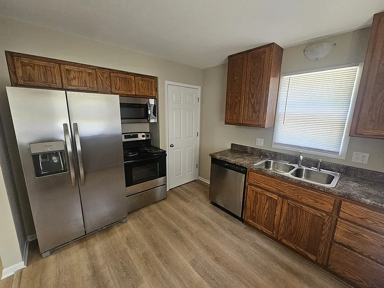 2516 Sheridan Ave — Photo 4