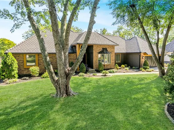 4520 NW Bramble Trl, Lees Summit, MO 64064