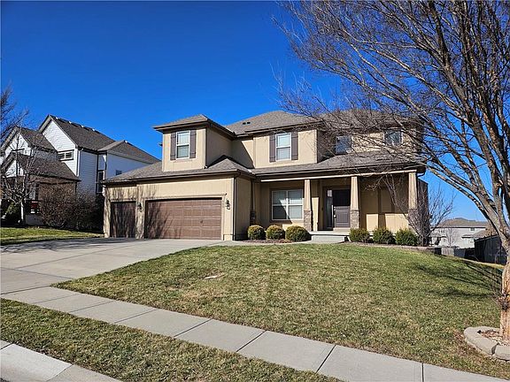 2nd image of 505 SW Lake Side Dr