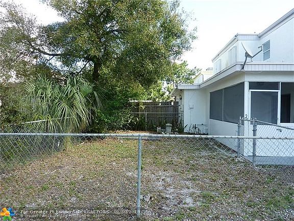 3rd image of 7933 SW 8th St