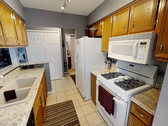 4th image of 16895 Penrod Dr