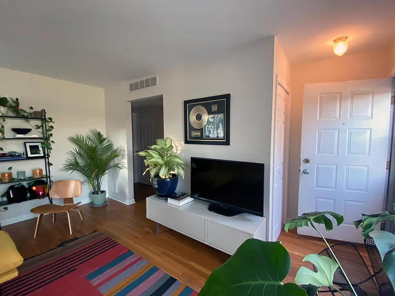 1377 Chapin Ave — Photo 3