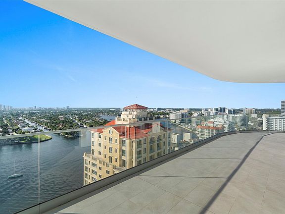 5th image of 153 N Seabreeze Boulevard #1704s