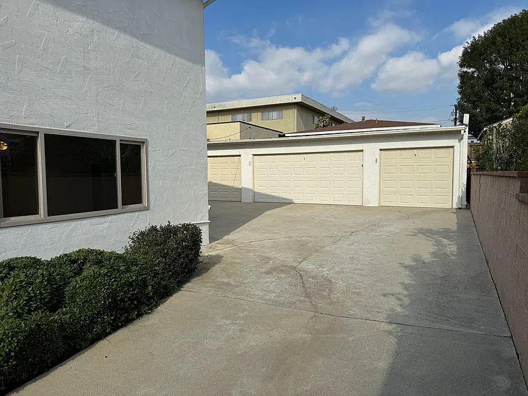 1905 Robinson St #C — Photo 29