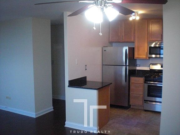 2nd image of 3639 N Pine Grove Ave APT 21E
