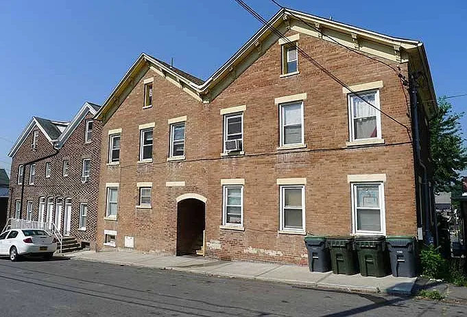 2 bed, 750 sqft, $1,525 — Photo 1