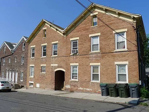 57 North St #2R, Catskill, NY 12414