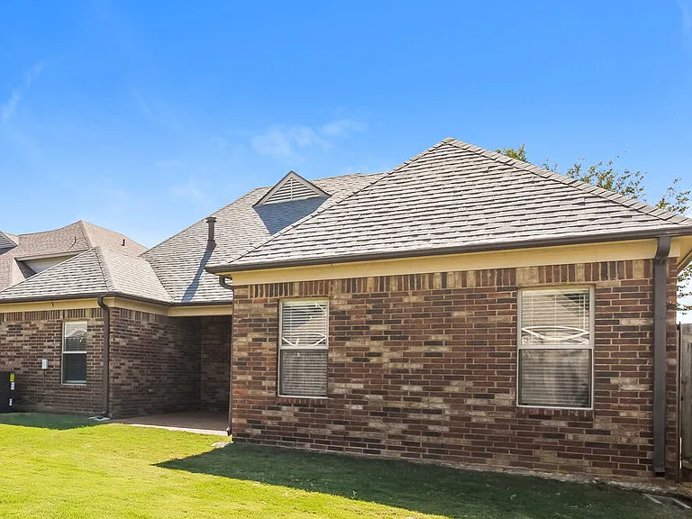 225 Birch Springs Cv — Photo 16