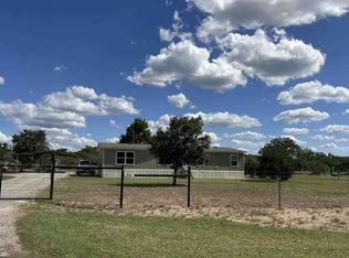 96 River Valley Rd, Rio Frio, TX 78879