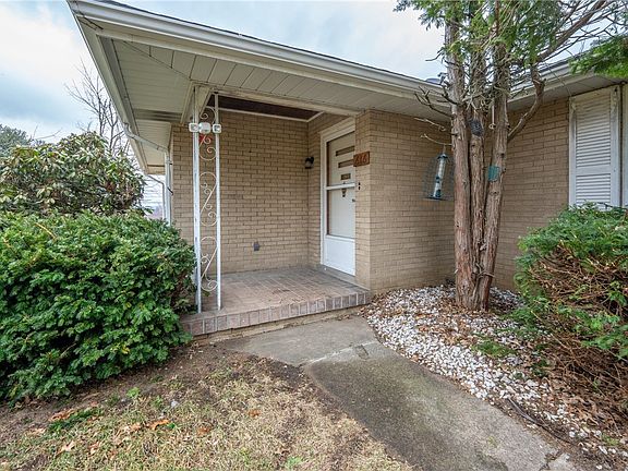 3rd image of 616 Boxwood Dr
