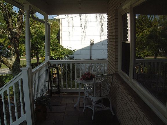3rd image of 122 Norwalk Ave