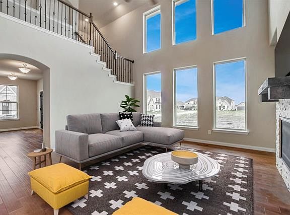 2nd image of 2064 Almassera Dr