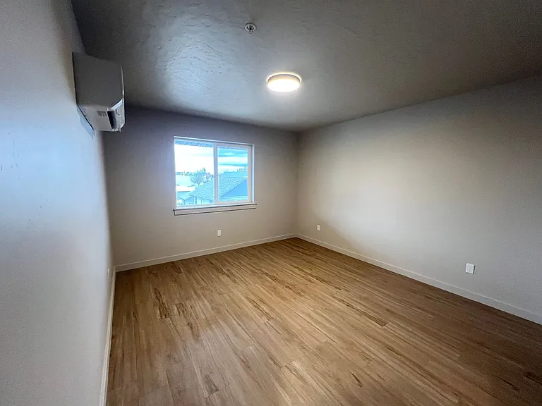 1607 N Willow St — Photo 10
