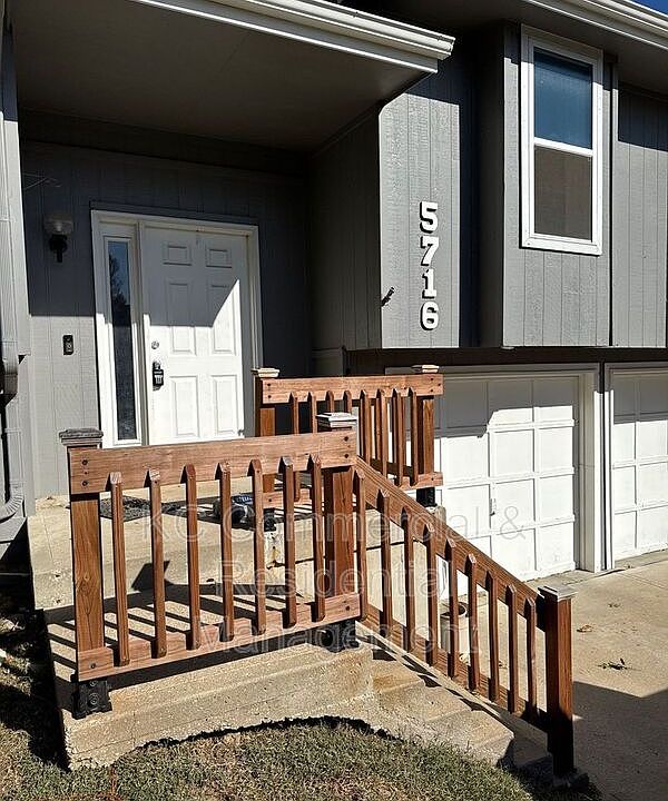1st image of 5716 N London Ave Unit 5716
